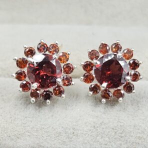Garnet 925 Sterling Silver Stud Earring (REXT104-35)