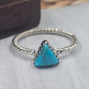 Kingman Turquoise 925 Sterling Silver Triangle Ring (REXT154-63)