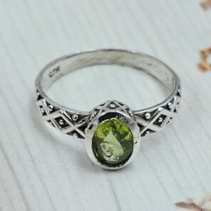 Peridot 925 Sterling Silver Ring (REXT56-187)