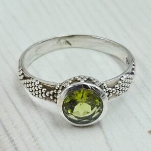 Peridot 925 Sterling Silver Ring (REXT56-189)