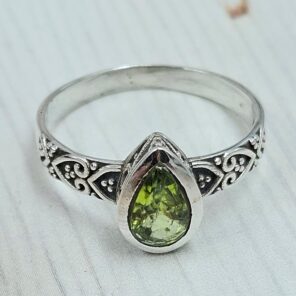 Peridot 925 Sterling Silver Ring (REXT56-188)