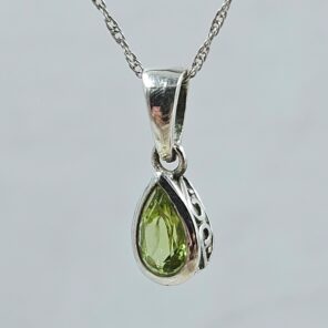 Peridot 925 Sterling Silver Pendant (REXT56-191)