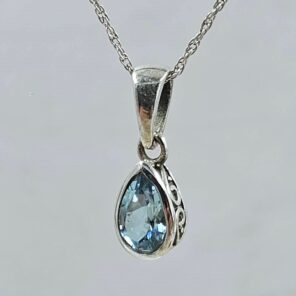 Blue Topaz 925 Sterling Silver Pendant (REXT30-93)