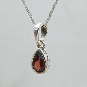 Garnet 925 Sterling Silver Pendant (REXT56-183)