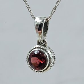 Garnet 925 Sterling Silver Pendant (REXT56-182)