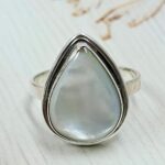 White Mother Of Pearl Size US 8 925 Sterling Silver Ring (REXT68-468)