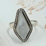 White Mother Of Pearl Size US 10 925 Sterling Silver Ring (REXT68-458)
