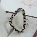 White Mother Of Pearl Size US 10 925 Sterling Silver Ring (REXT68-459)