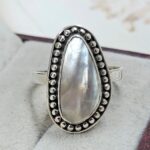 White Mother Of Pearl Size US 7 925 Sterling Silver Ring (REXT68-471)