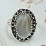 White Mother Of Pearl Size US 8 925 Sterling Silver Ring (REXT68-467)
