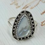 White Mother Of Pearl Size US 9 925 Sterling Silver Ring (REXT68-463)