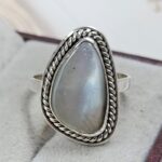 White Mother Of Pearl Size US 9 925 Sterling Silver Ring (REXT68-464)