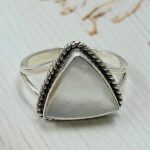 White Mother Of Pearl Size US 10 925 Sterling Silver Ring (REXT68-460)