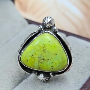 Gaspeite Size US 8 925 Sterling Silver Ring (REXT2-136)