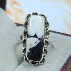 White Buffalo Turquoise Size US 8 925 Sterling Silver Ring (REXT8-148)
