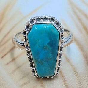 Mohave Turquoise 925 Sterling Silver Coffin Ring (REXT84-21)