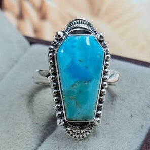 Mohave Turquoise 925 Sterling Silver Coffin Ring (REXT84-26)