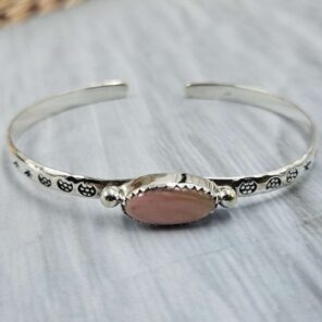Pink Queen Conch Southwest Bangle Adjustable Sterling Silver Bangle (REXT93-74)