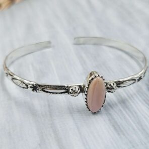 Pink Queen Conch Southwest Bangle Adjustable Sterling Silver Bangle (REXT93-79)