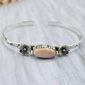 Pink Queen Conch Southwest Bangle Adjustable Sterling Silver Bangle (REXT93-104)