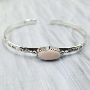 Pink Queen Conch Southwest Bangle Adjustable Sterling Silver Bangle (REXT93-25)