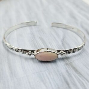 Pink Queen Conch Southwest Bangle Adjustable Sterling Silver Bangle (REXT93-47)