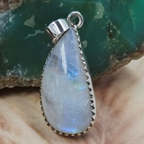 Rainbow Moonstone 925 Sterling Silver Pendant (REXT111-119)