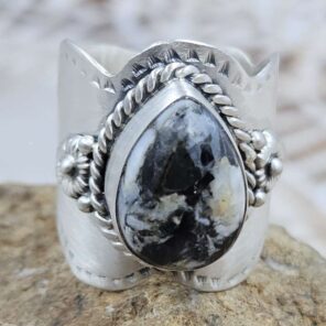 White Buffalo Turquoise Matt Finish Size US 7 925 Sterling Silver Ring (REXT80-61)