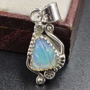 Ethiopian Opal Carved 925 Sterling Silver Pendant (REXT80-69)