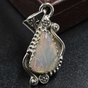 Ethiopian Opal Carved 925 Sterling Silver Pendant (REXT80-70)